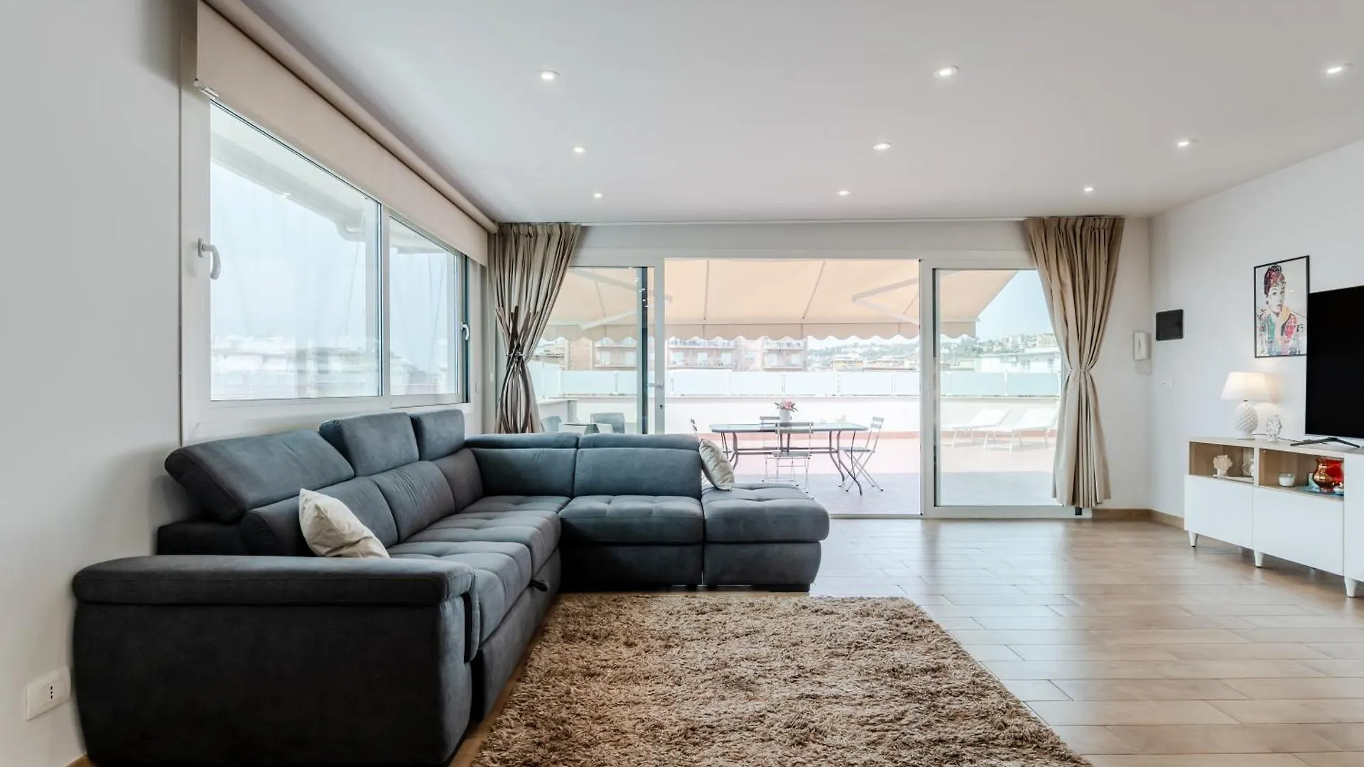 Catania Skyview Terrace: Your Urban Escape 0*,